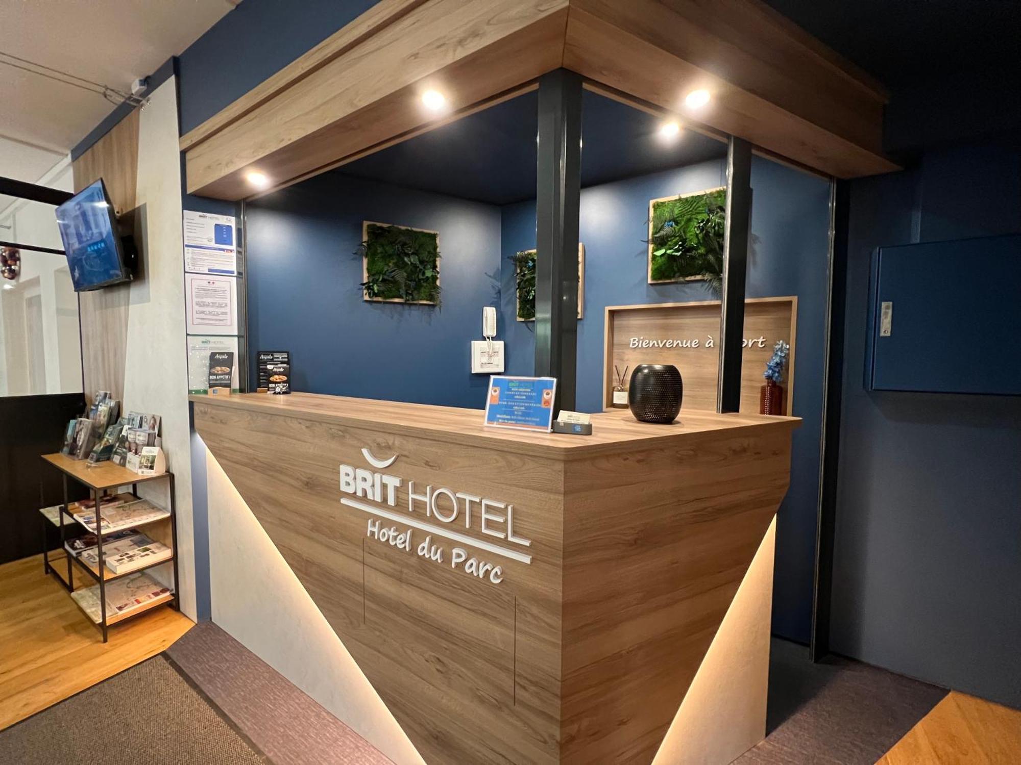Brit Hotel Du Parc Niort Centre-Parking Gratuit Exterior photo